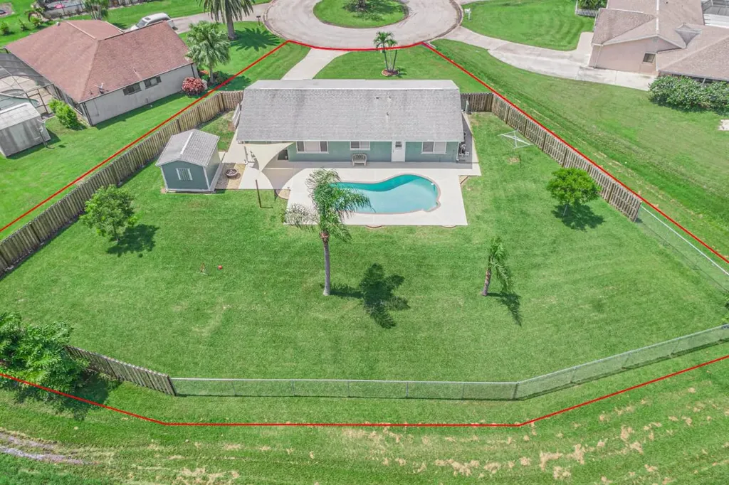 1401 SE Escambia Court Port St Lucie FL 34952
