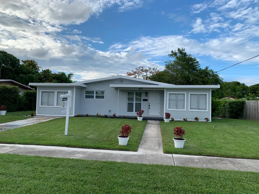887 W Bloxham Street Lantana FL 33462