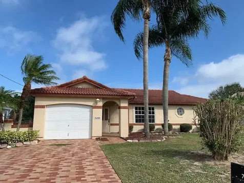 3286 SE West Snow Road Port St Lucie FL 34984