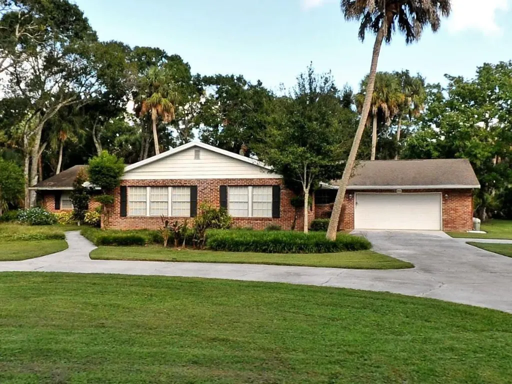 2906 Grove Drive Fort Pierce FL 34981