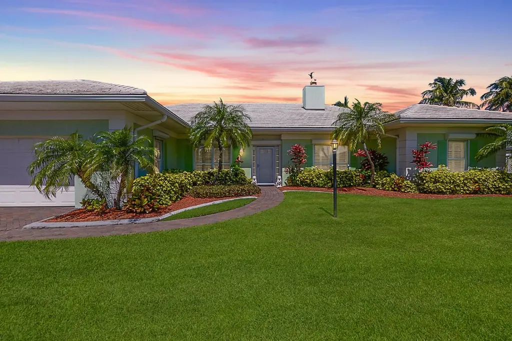135 Parliament Court Hutchinson Island FL 34949