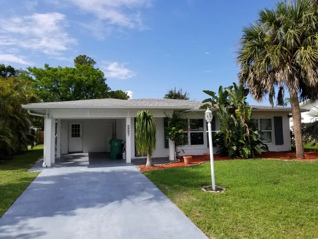 525 NW Billiar Avenue Port St Lucie FL 34983