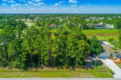 5672 NW Athens Court Port St Lucie FL 34986