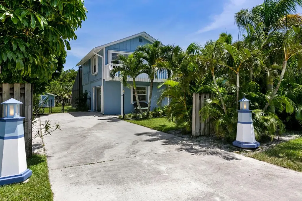 9374 SE Saturn Street Hobe Sound FL 33455