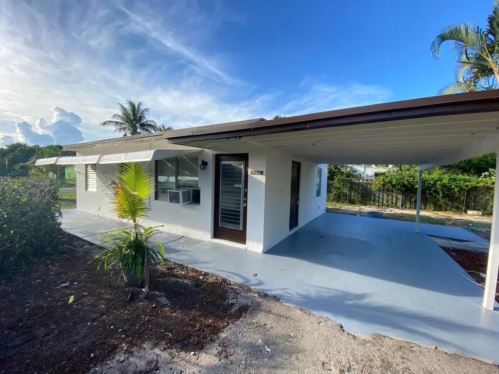 490 Old Spanish Trail Lantana FL 33462