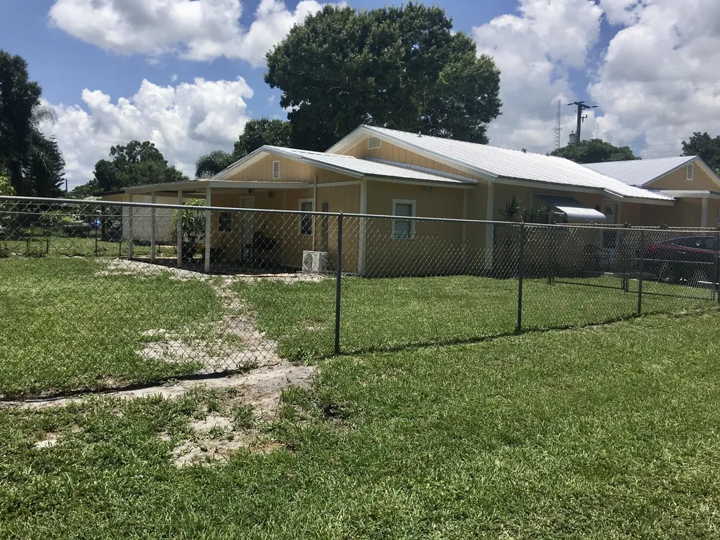 1102 Apple Street Fort Pierce FL 34950