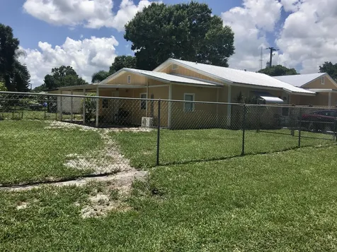1102 Apple Street Fort Pierce FL 34950