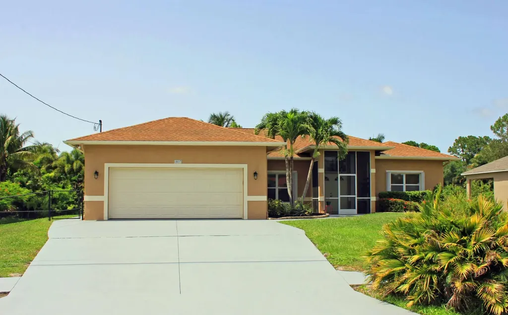 1037 SE Bywood Avenue Port St Lucie FL 34983
