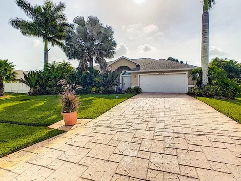 2315 SE Glover Street Port St Lucie FL 34984