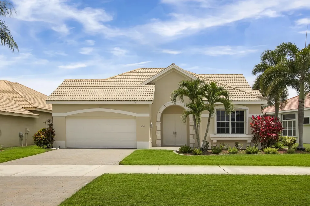 694 SW Lake Charles Circle Port St Lucie FL 34986