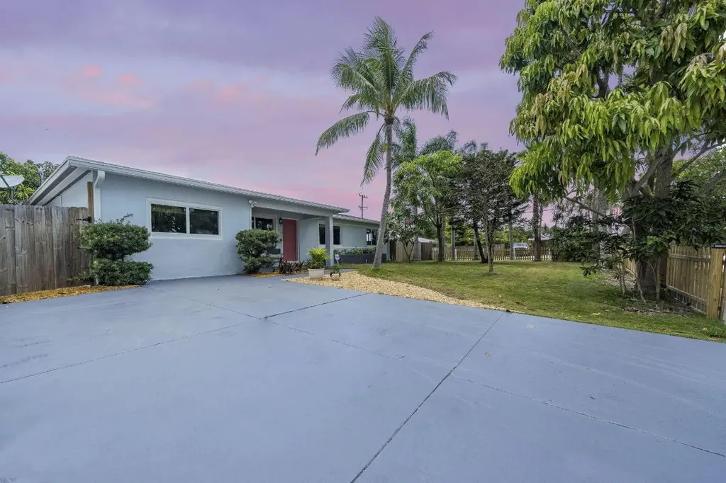 1702 15th Avenue N Lake Worth Beach FL 33460