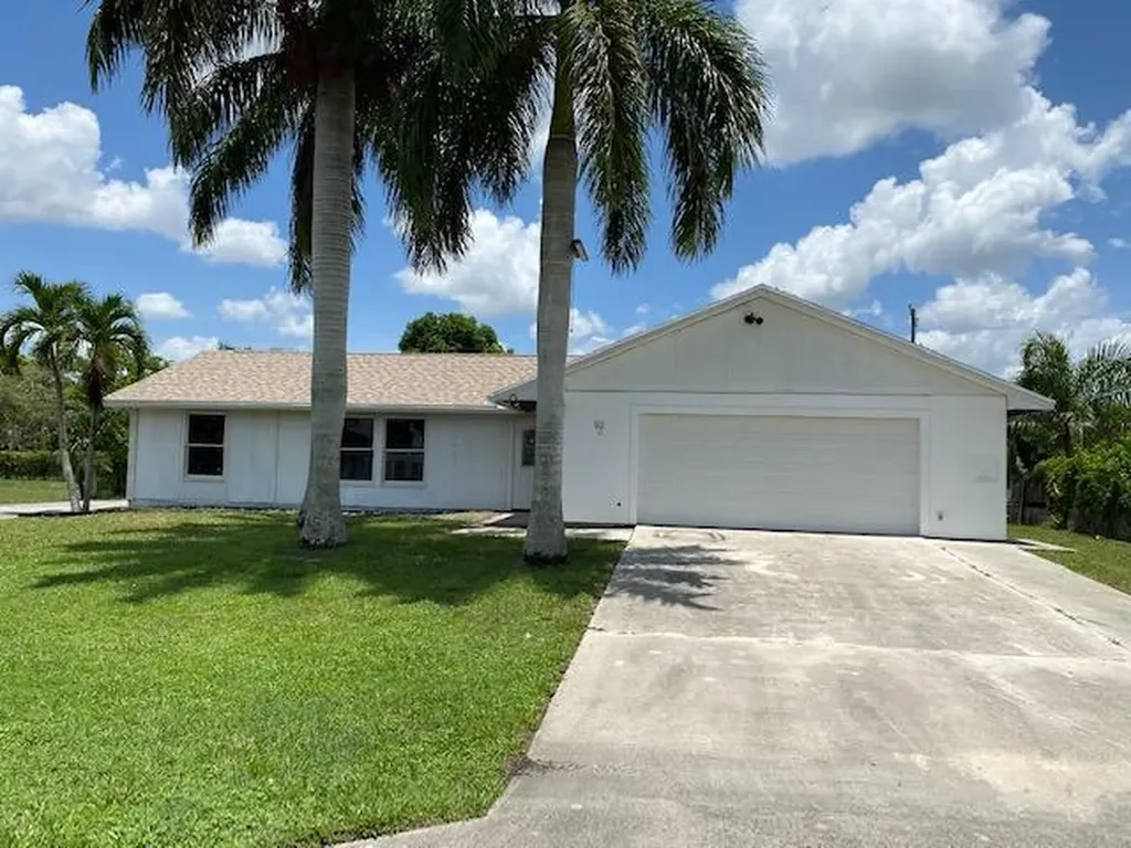 92 W Pine Tree Avenue Lake Worth FL 33467