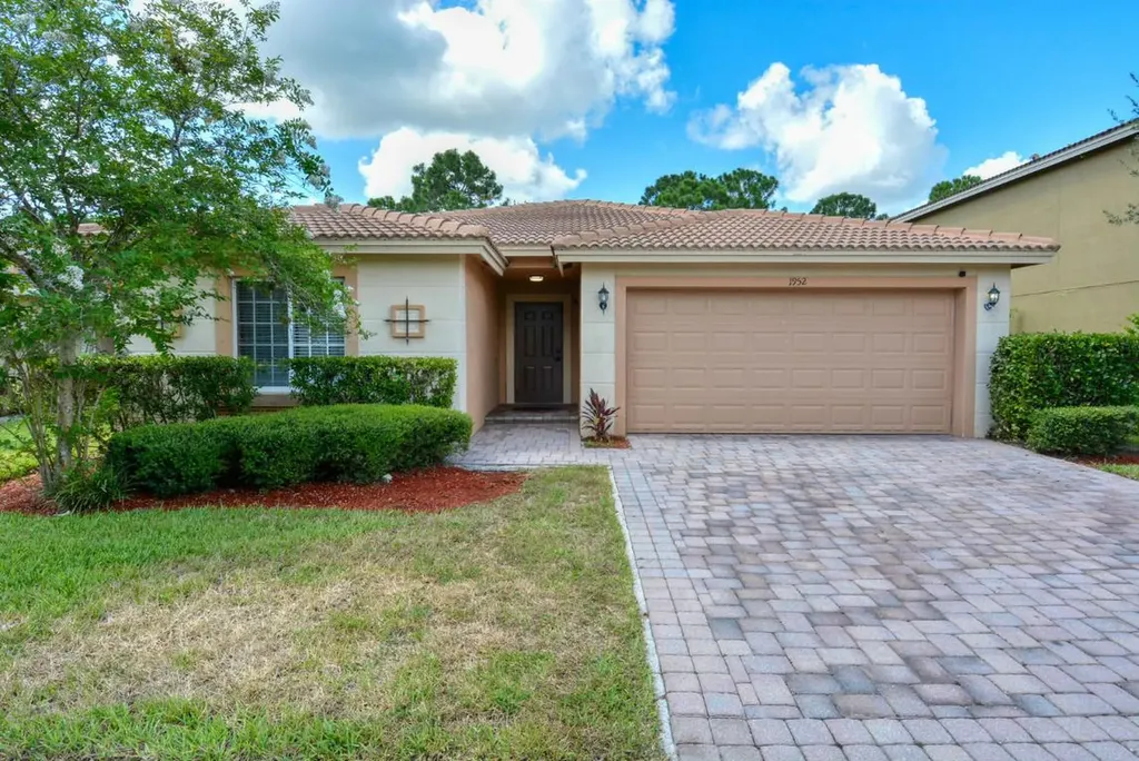 1952 SW Jamesport Drive Port St Lucie FL 34953