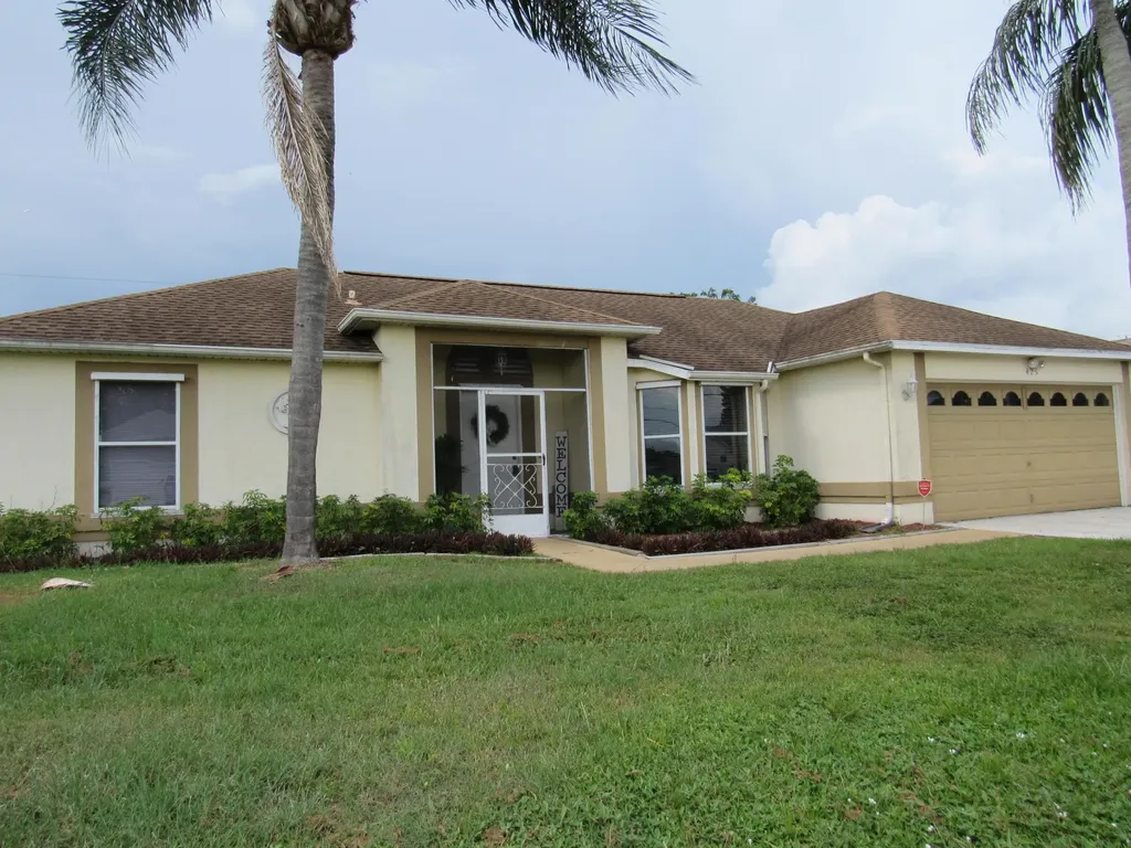 425 SW Lacroix Avenue Port St Lucie FL 34953