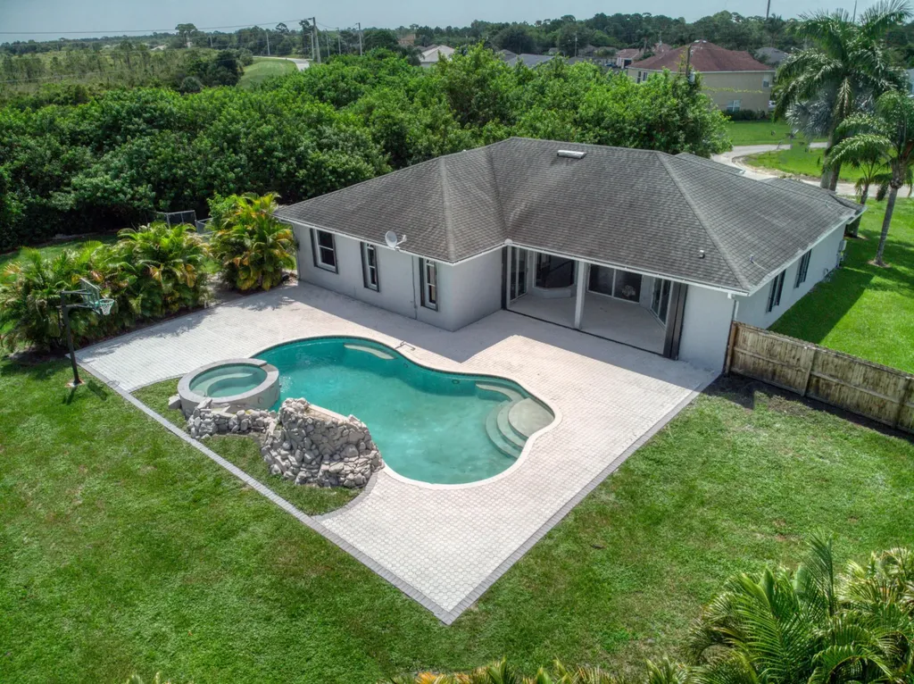 6242 NW Gull Court Port St Lucie FL 34986