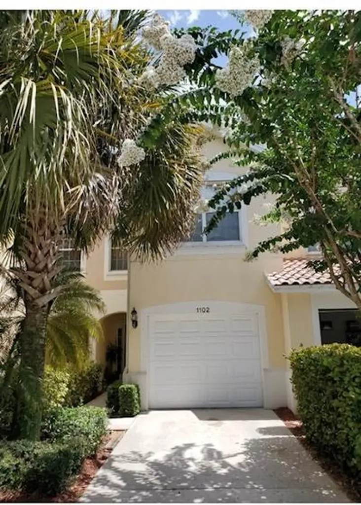 1102 Pinewood Lake Court Greenacres FL 33415