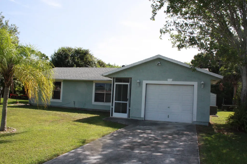 2492 SE Betty Road Port St Lucie FL 34952
