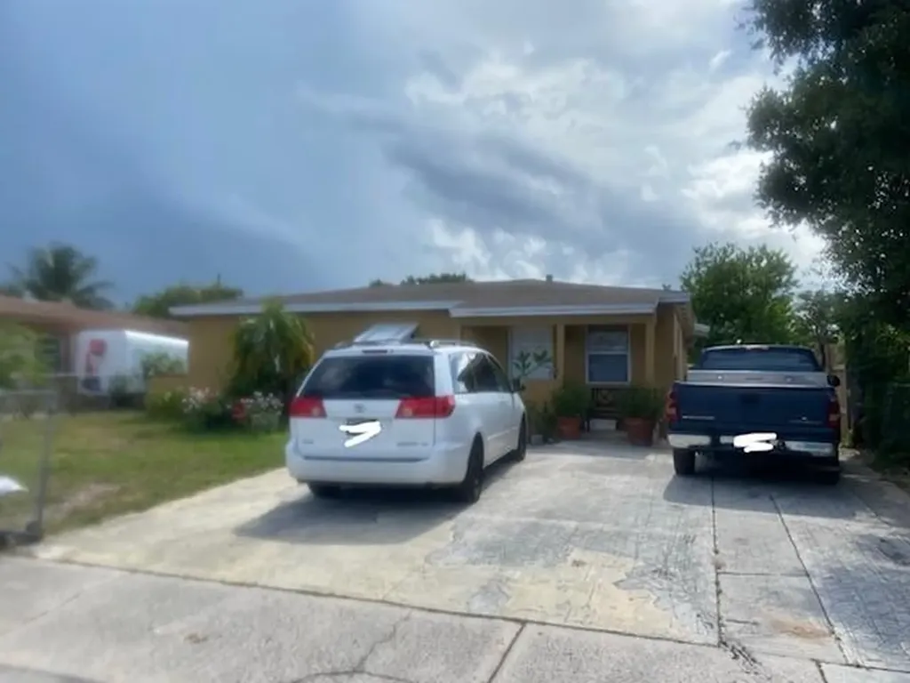 1405 S H Street Lake Worth Beach FL 33460
