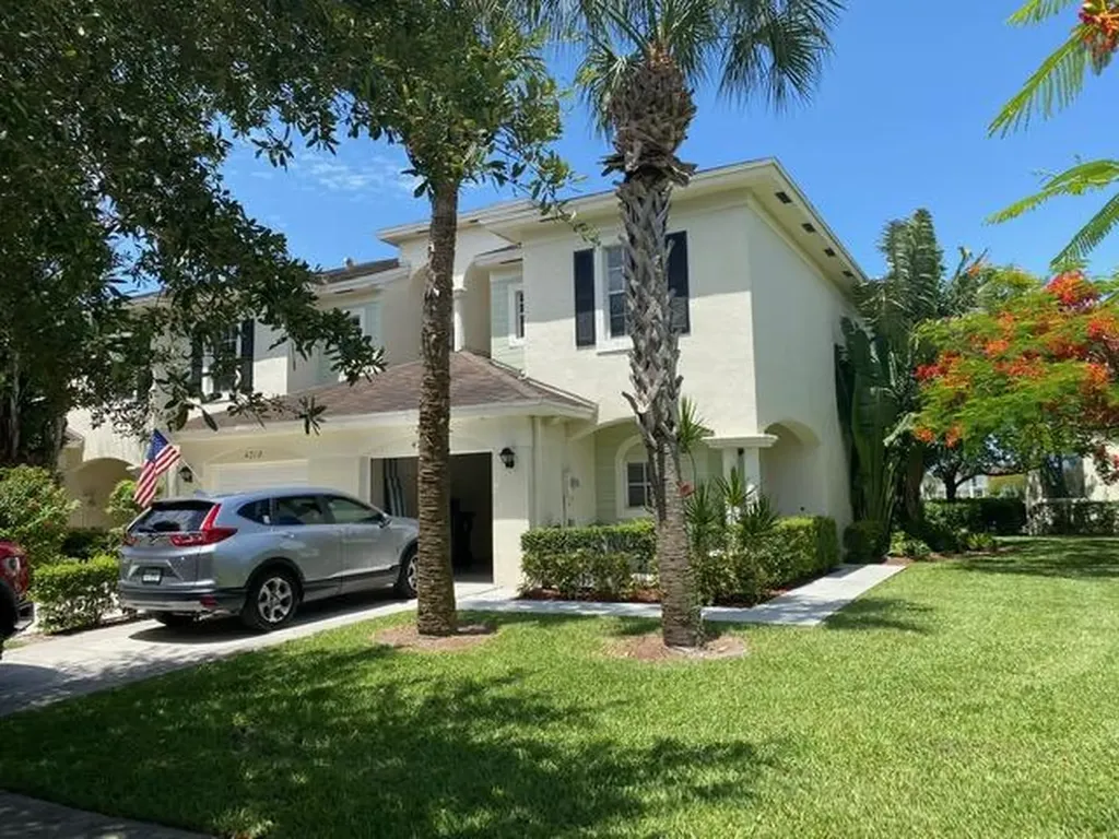 4212 Emerald Vista Lake Worth FL 33461