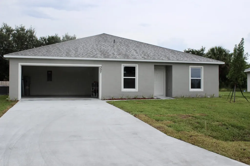 307 SW Jeanne Avenue Port St Lucie FL 34953