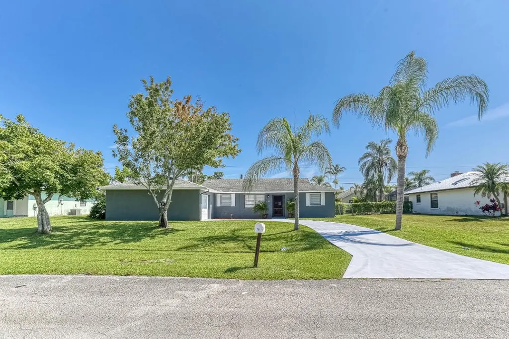781 SE Sweetbay Avenue Port St Lucie FL 34983