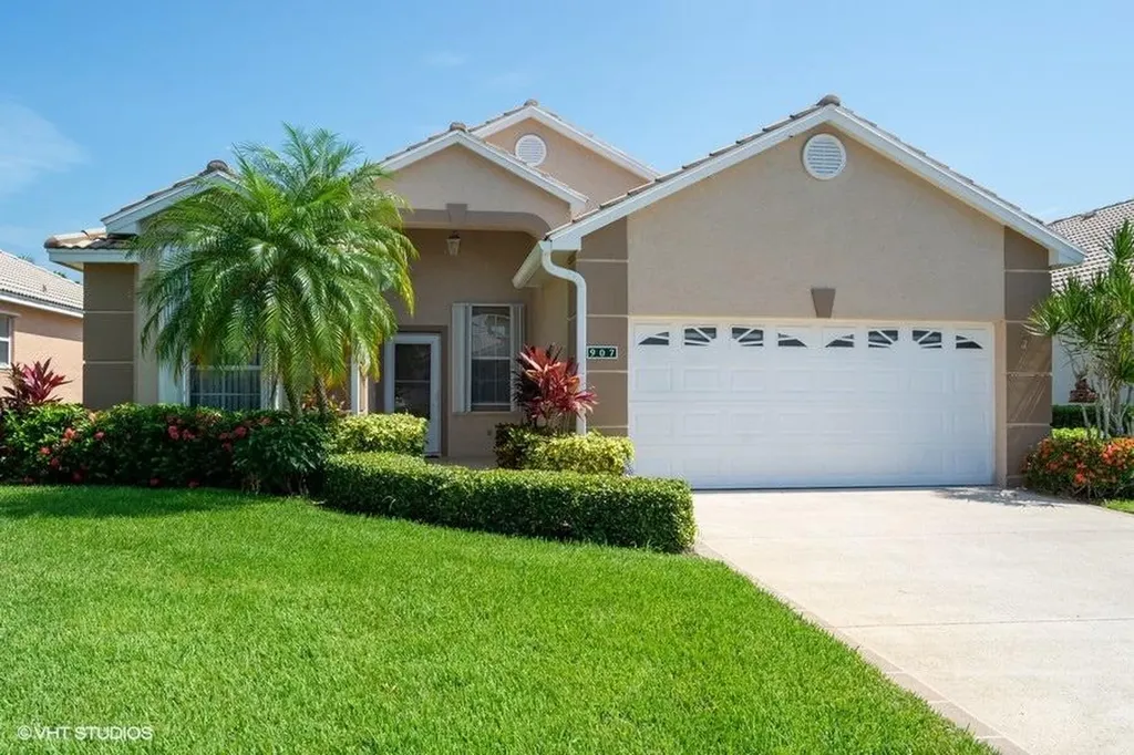 907 NW Sarria Court Port St Lucie FL 34986