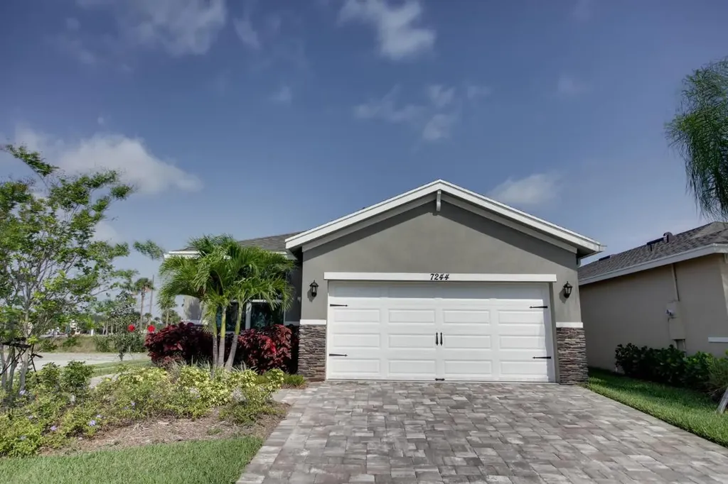 7244 SE Sebona Court Hobe Sound FL 33455
