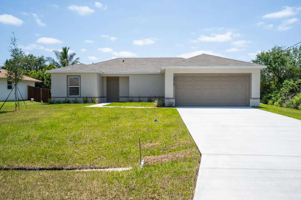 530 NW Azalea Avenue Port St Lucie FL 34983