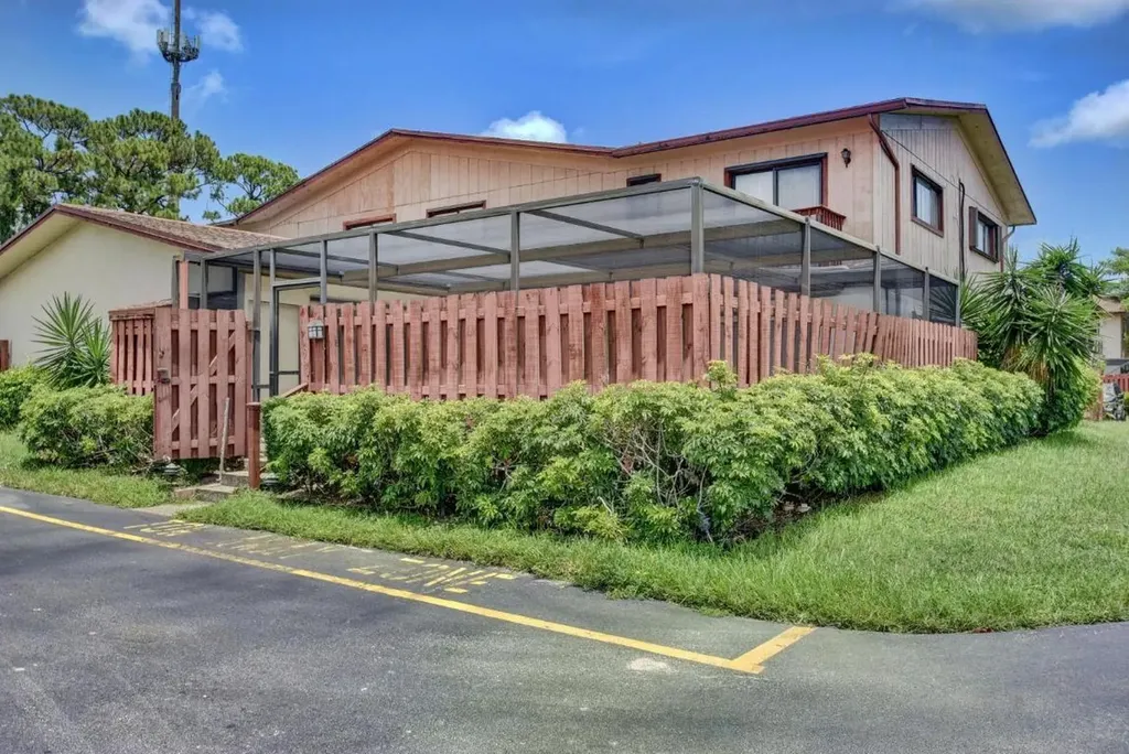 4192 N Landar Drive Lake Worth FL 33463