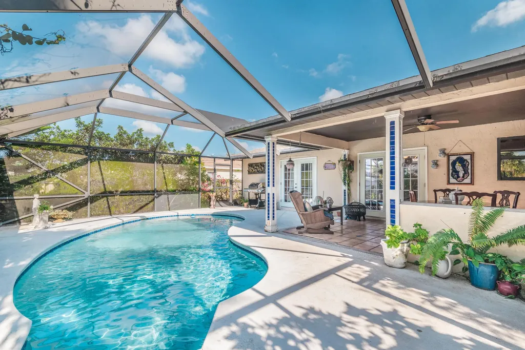 571 SE Volkerts Terrace Port St Lucie FL 34983