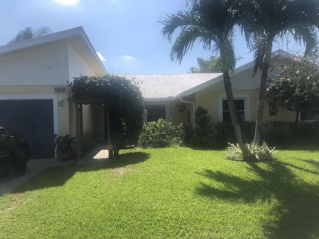 5010 Woodstone Circle N Lake Worth FL 33463