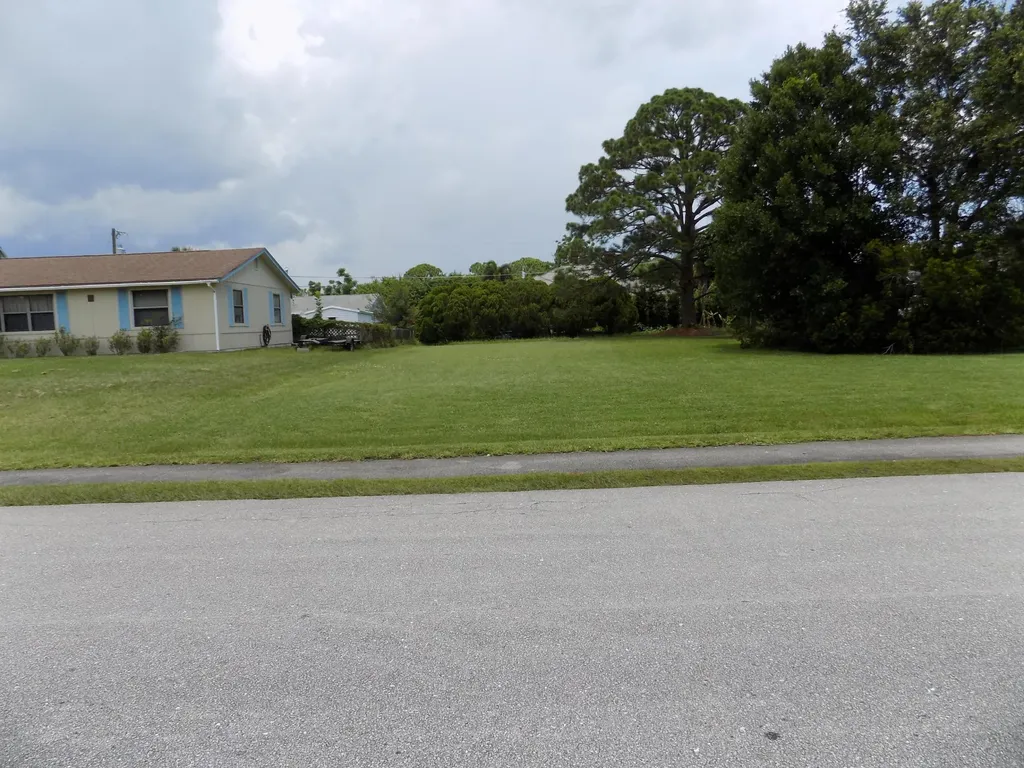 542 Lake Drive Sebastian FL 32958