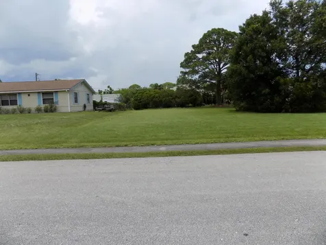 542 Lake Drive Sebastian FL 32958