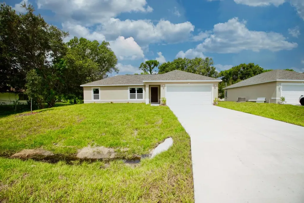144 S Oak Street Fellsmere FL 32948