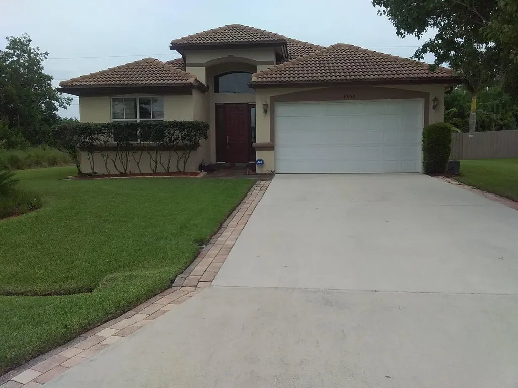 1068 SW Mccoy Avenue Port St Lucie FL 34953