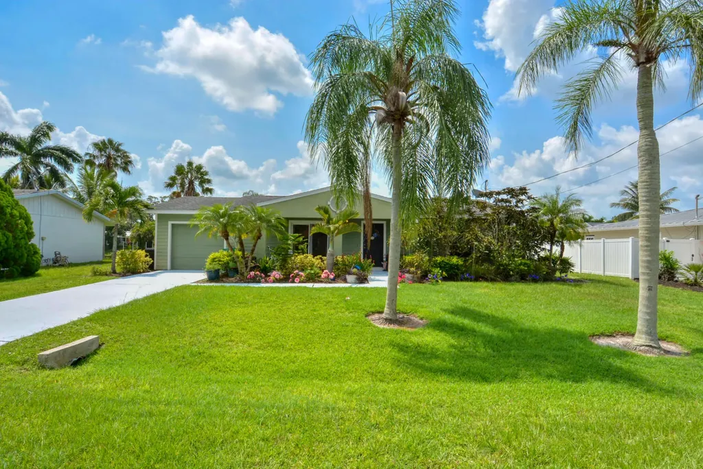 679 SE Calmoso Drive Port St Lucie FL 34983