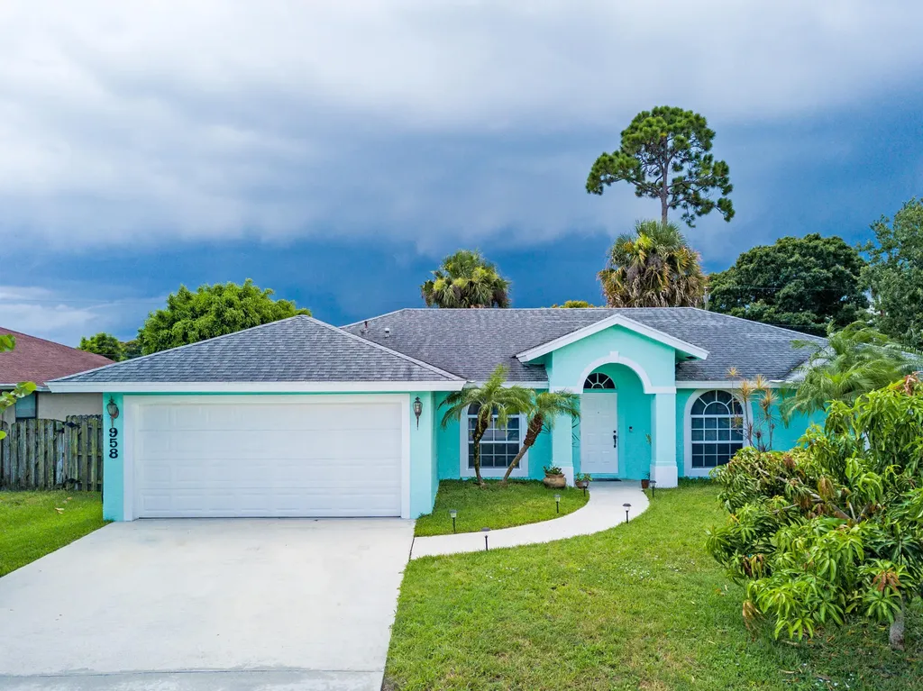 958 SW Abingdon Avenue Port St Lucie FL 34953