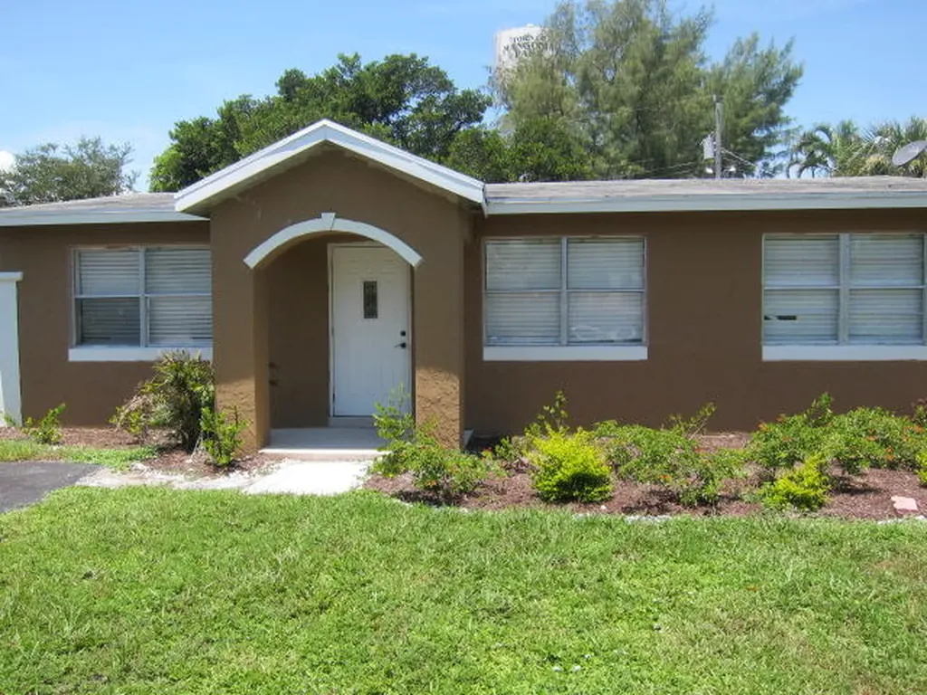5709 Briarwood Street Mangonia Park FL 33407