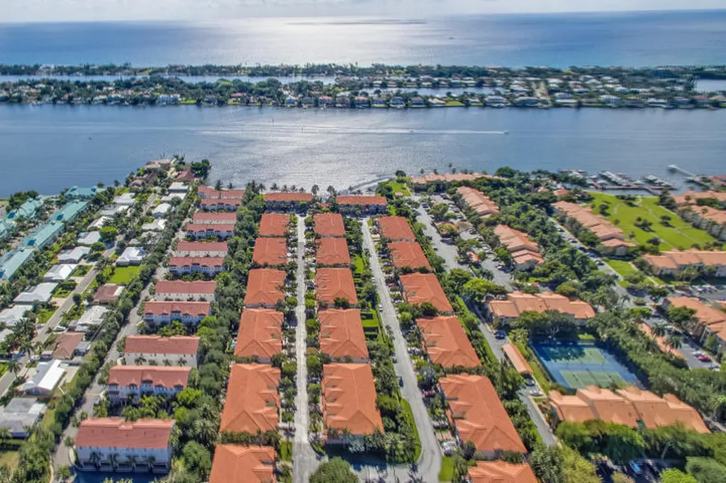 158 Las Brisas Circle Hypoluxo FL 33462