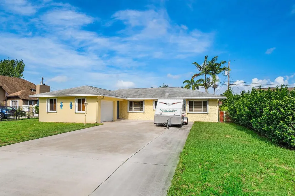 6607 Eastview Drive Lake Worth FL 33462