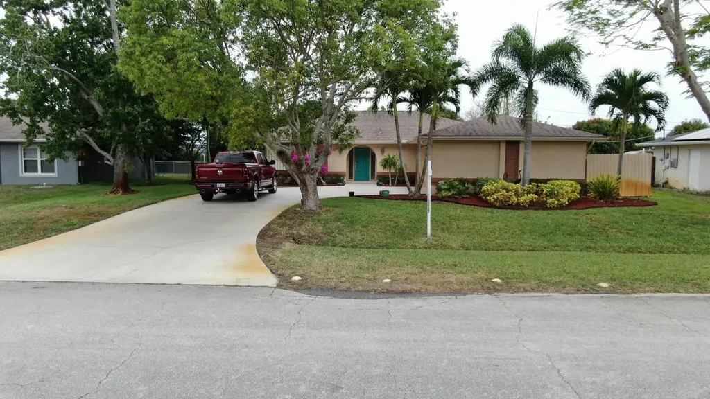 743 SE Elwood Avenue Port St Lucie FL 34983