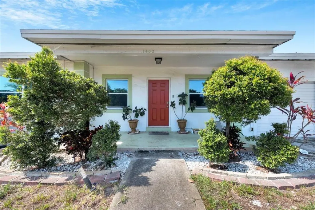 1402 W Mango Street Lantana FL 33462