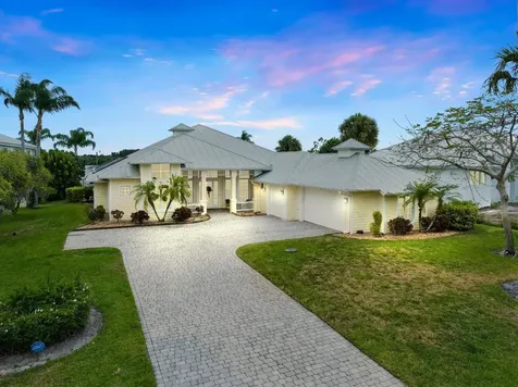 1002 SE Kitching Cove Lane Port St Lucie FL 34952