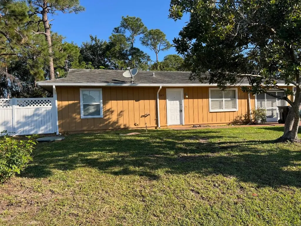 1725 SW Capehart Avenue Port St Lucie FL 34953
