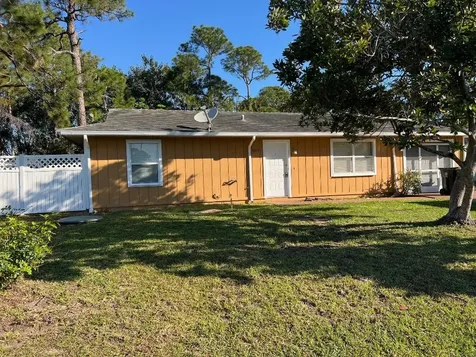 1725 SW Capehart Avenue Port St Lucie FL 34953
