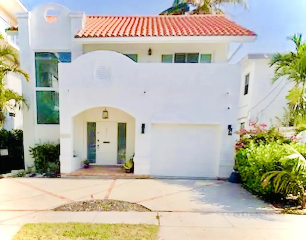 351 Desoto Street Hollywood FL 33019