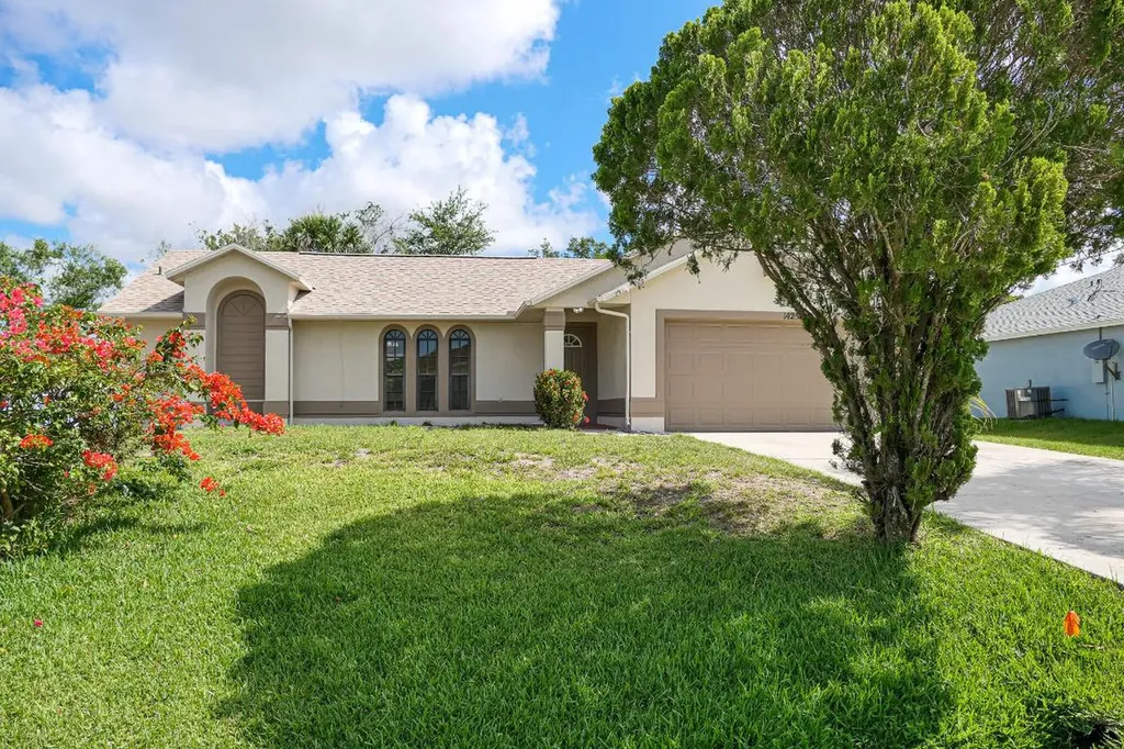 1425 SW Gastador Avenue Port St Lucie FL 34953