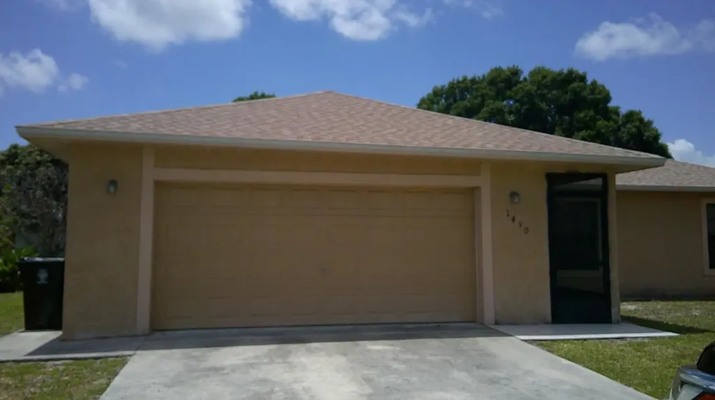 1490 SE Grapeland Avenue Port St Lucie FL 34952