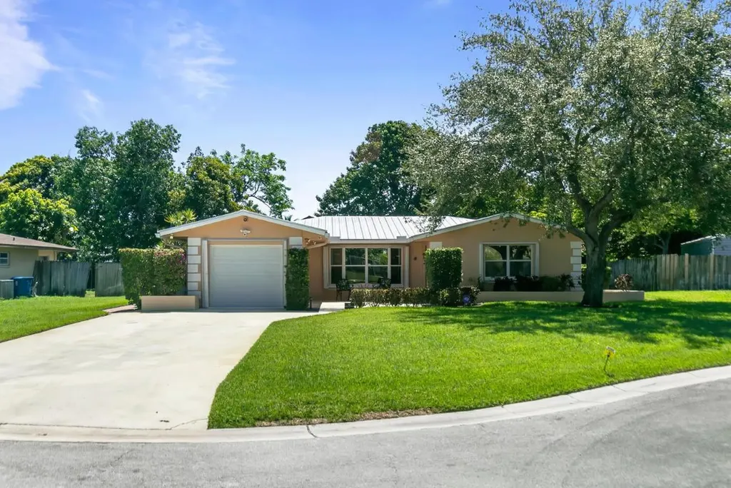 102 Mallard Court Royal Palm Beach FL 33411