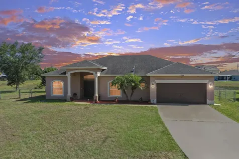 5889 NW Files Court Port St Lucie FL 34986
